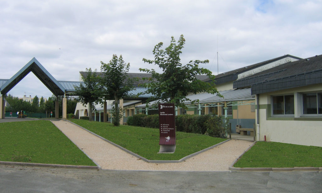 Ascenseurs et accessibilité handicaps Lycée Leclerc de Hauteclocque