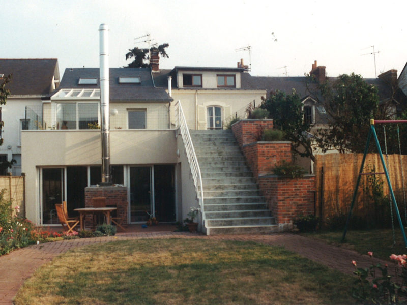 Transformation atelier désaffecté en maison individuelle avec terrasse et jardin - Le Mans